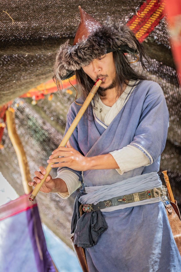 Nnay debout simon garnier.jpg