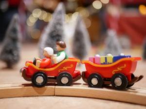 43 Les petit train du Pere Noel Armutan C Guilhem Puech.JPG