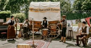 Far West 03 C Armutan Raphael Soret.jpg