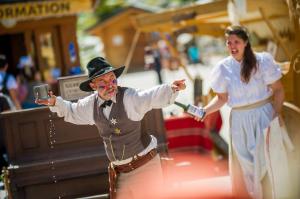 Far West 10 C Armutan Andy Parant Arc 1950 Le Village.jpg