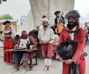 Les Naufrages 26 C Armutan Michel Cukier.jpg